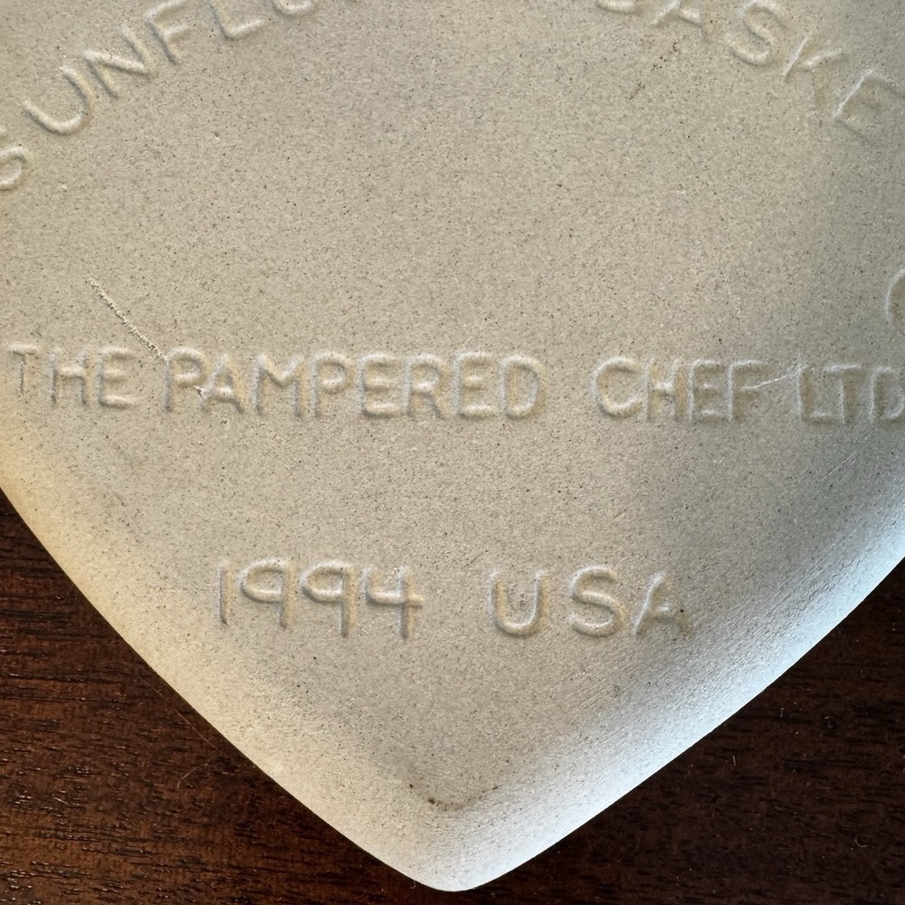 VTG 1994 Pampered Chef 6" Stoneware Sunflower Basket Heart Cookie Mold Made USA - Picture 6 of 8